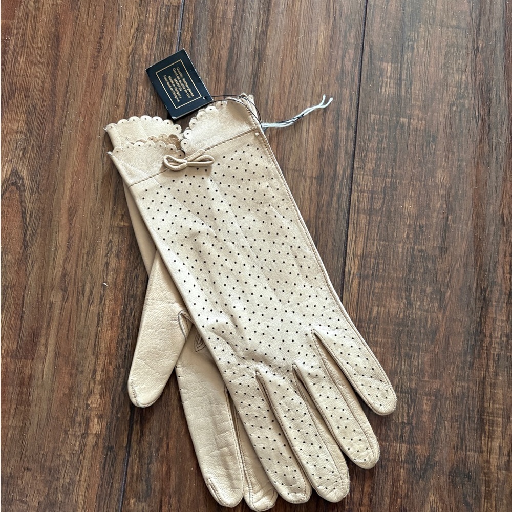 Elegant Cream Genuine Leather Gloves Made in Europe Size Small